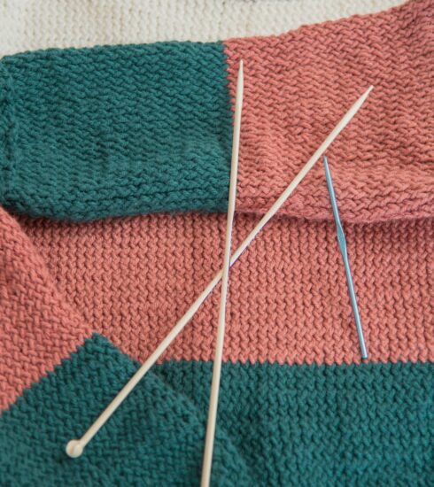 Jak zrobić sweter na drutach krok po kroku: dla początkujących
