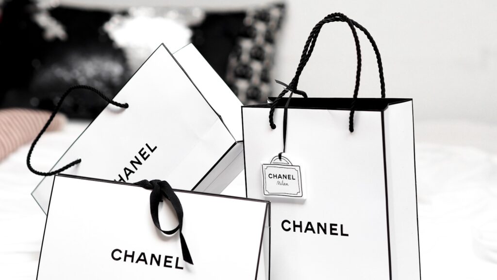 Kwiaty Chanel: jak zrobić eleganckie dodatki krok po kroku