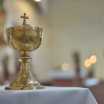 Skórzana kurtka damska — klasyk na wiosnę i jesień. Z czym ją łączyć?